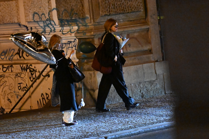 FOTO: Aňa odcházela s velkým nafukovacím A. – stránka 47