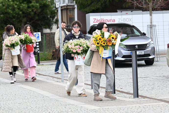 FOTO: Poslední rozloučení s Dominikou Elischerovou. – stránka 94