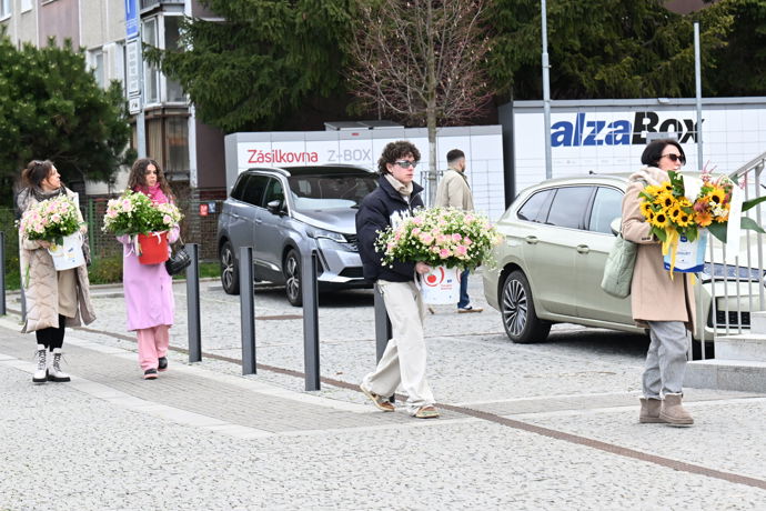 FOTO: Poslední rozloučení s influencerkou Dominikou Elischerovou alias Mínou. – stránka 52