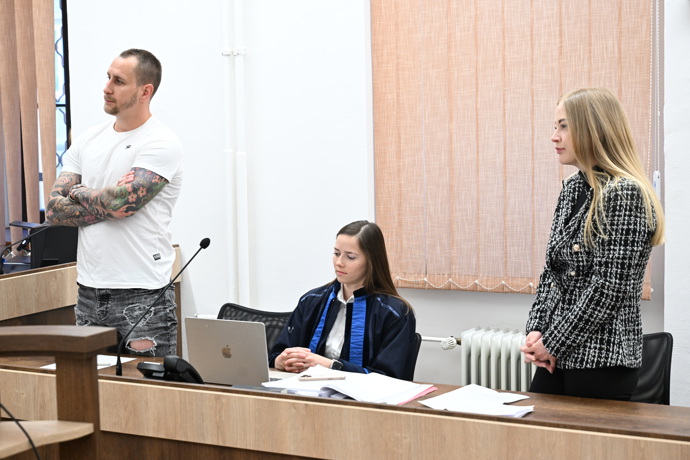 FOTO: Mercedes Treyová a Vladislav Trejbal měli zabít jezevčíka. – stránka 18