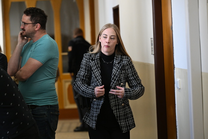 FOTO: Mercedes Treyová čelí obvinění. – stránka 12