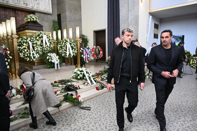 FOTO: Naposledy se rozloučit přišel i Roman Šebrle.