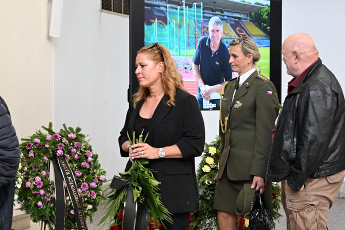FOTO: Poslední rozloučení s diskařem Imrichem Bugárem. – stránka 14
