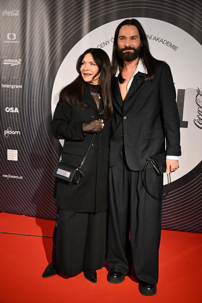 FOTO: Anna K. dorazila v doprovodu kadeřníka Michala Zapoměla.