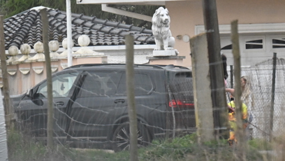 FOTO: Lela Ceterová u Karlosova auta.