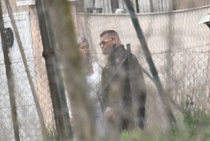 FOTO: Karlos Vémola nesundal sluneční brýle. – stránka 2