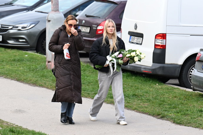 FOTO: Poslední rozloučení s Dominikou Elischerovou. – stránka 90