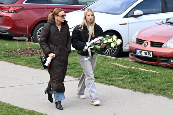 FOTO: Poslední rozloučení s Dominikou Elischerovou. – stránka 89