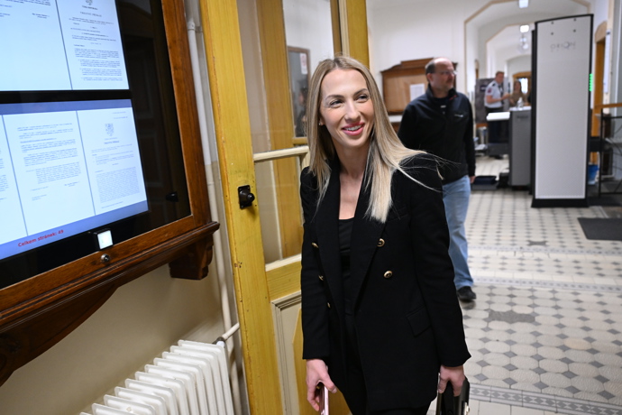 FOTO: Sestra Mercedes u soudu.