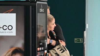 FOTO: Tereza Barošová se maskovala za automatem na kávu.