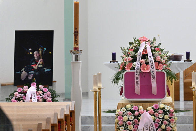 FOTO: Poslední rozloučení s Dominikou Elischerovou. – stránka 85