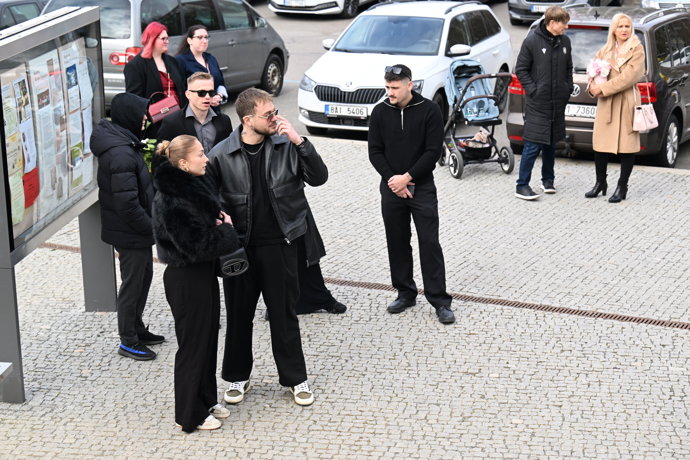 FOTO: Poslední rozloučení s Dominikou Elischerovou. – stránka 83