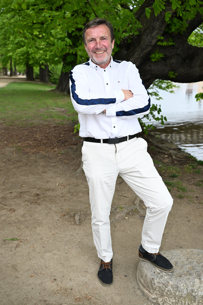 FOTO: Herec zavzpomínal na roky, kdy ho Marcel Vašinka přemlouval ke změně orientace. – stránka 4