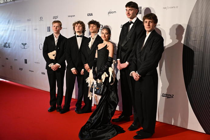 FOTO: Zpěvačka Marie April se svou kapelou. – stránka 6