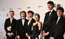 Zpěvačka Marie April se svou kapelou.