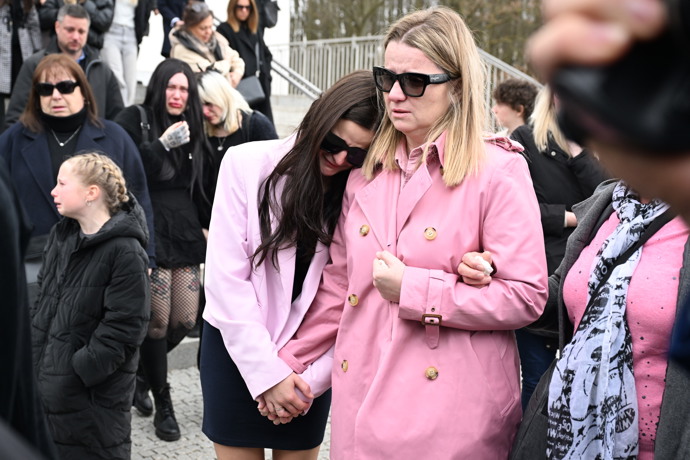 FOTO: Zdrcená maminka Petra. – stránka 33