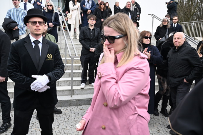 FOTO: Maminka Petra se naposledy rozloučila s dcerou Mínou. – stránka 31