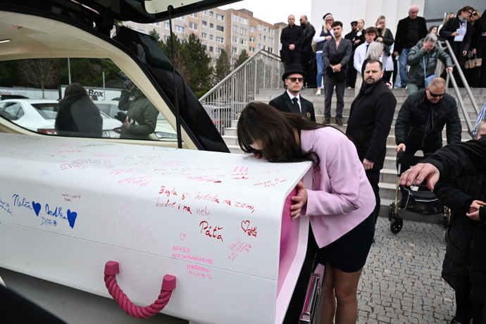 FOTO: Hosté se loučí s Mínou. – stránka 27