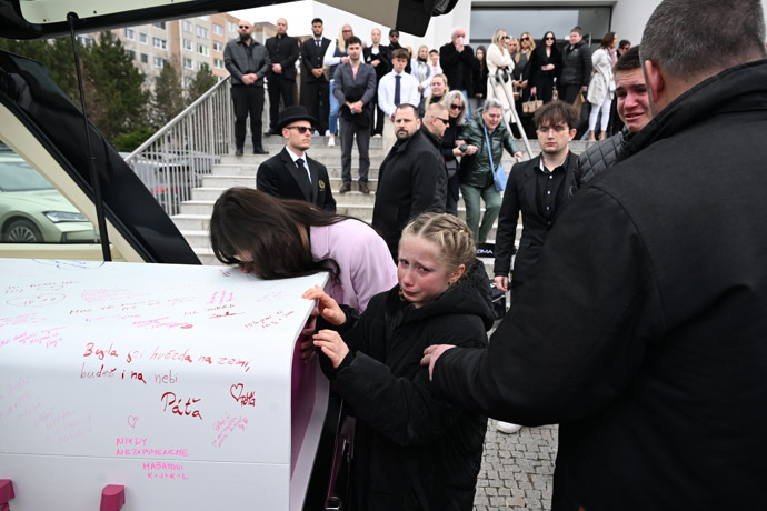 FOTO: Poslední rozloučení s influencerkou Dominikou Elischerovou alias Mínou. – stránka 48