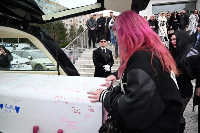 FOTO: Hosté se loučí s Mínou. – stránka 25