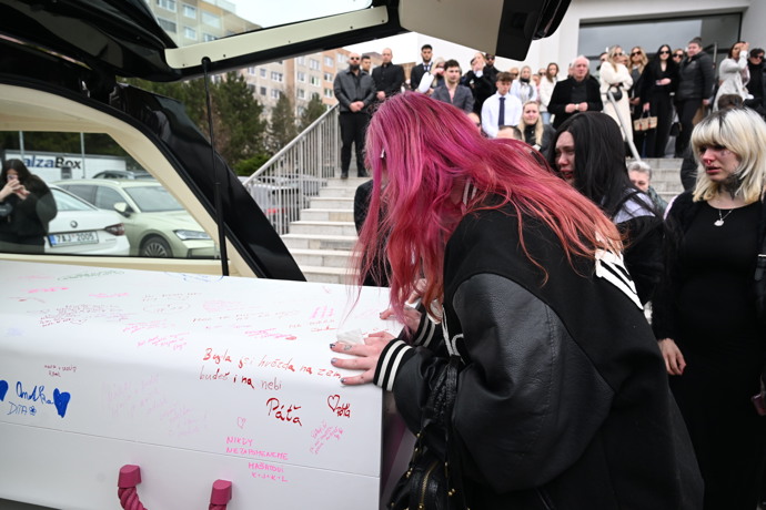 FOTO: Poslední rozloučení s influencerkou Dominikou Elischerovou alias Mínou. – stránka 45