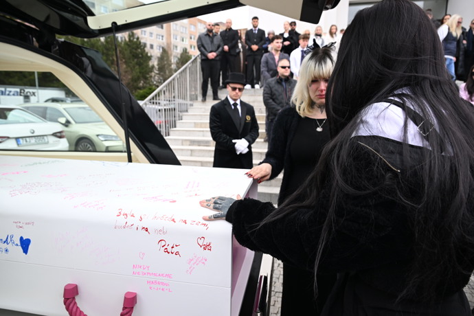 FOTO: Poslední rozloučení s influencerkou Dominikou Elischerovou alias Mínou. – stránka 43