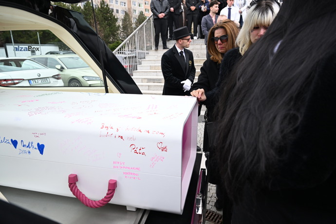 FOTO: Poslední rozloučení s influencerkou Dominikou Elischerovou alias Mínou. – stránka 41