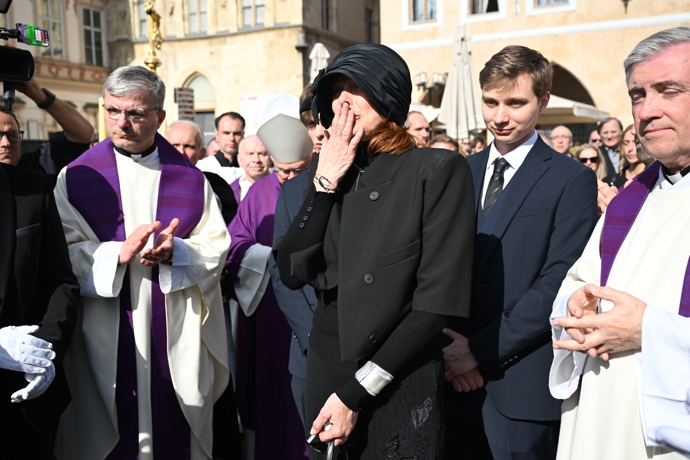 FOTO: Radka Potměšilová poslala pusinku nahoru. – stránka 11