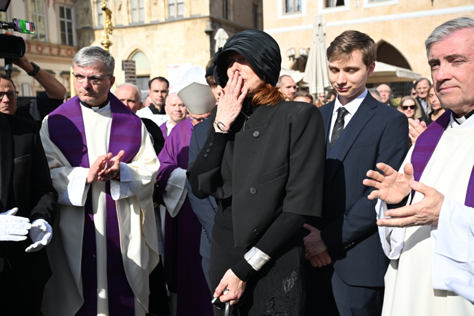 FOTO: Radka Potměšilová se loučila se svým manželem Janem. – stránka 10