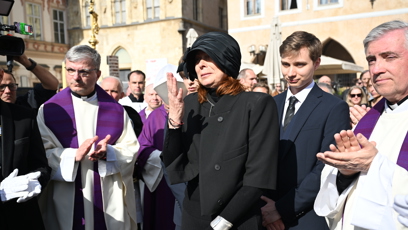 FOTO: Radka Potměšilová na pohřbu svého manžela.