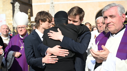FOTO: Radka Potměšilová se objímala se syny.