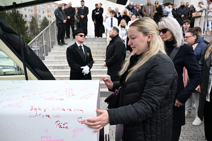 FOTO: Poslední rozloučení s influencerkou Dominikou Elischerovou alias Mínou. – stránka 35