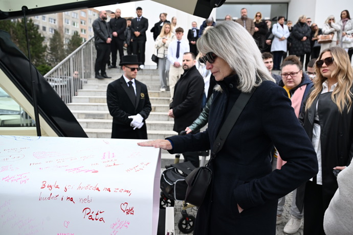 FOTO: Poslední rozloučení s influencerkou Dominikou Elischerovou alias Mínou. – stránka 34