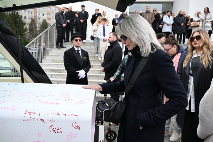 FOTO: Poslední rozloučení s influencerkou Dominikou Elischerovou alias Mínou. – stránka 33