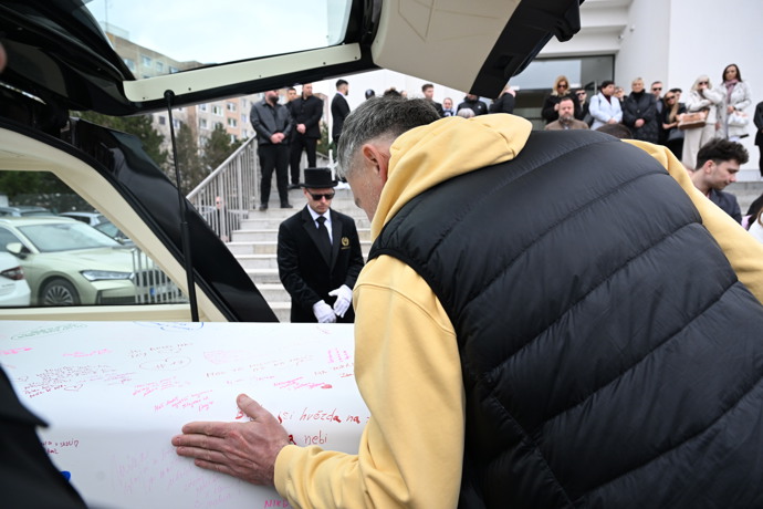 FOTO: Poslední rozloučení s Mínou. – stránka 20