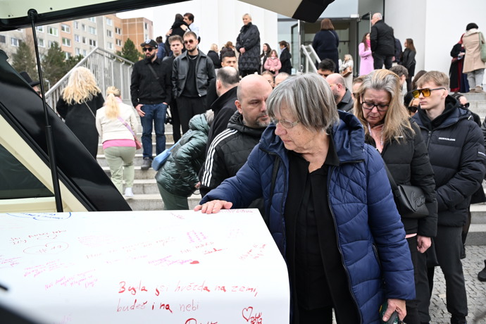 FOTO: Hosté se naposledy loučili s Mínou. – stránka 13