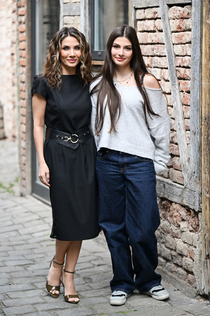 FOTO: Eva Decastelo se svou dcerou Zuzanou. – stránka 70