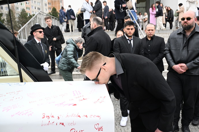 FOTO: Hosté se naposledy loučili s Mínou. – stránka 11