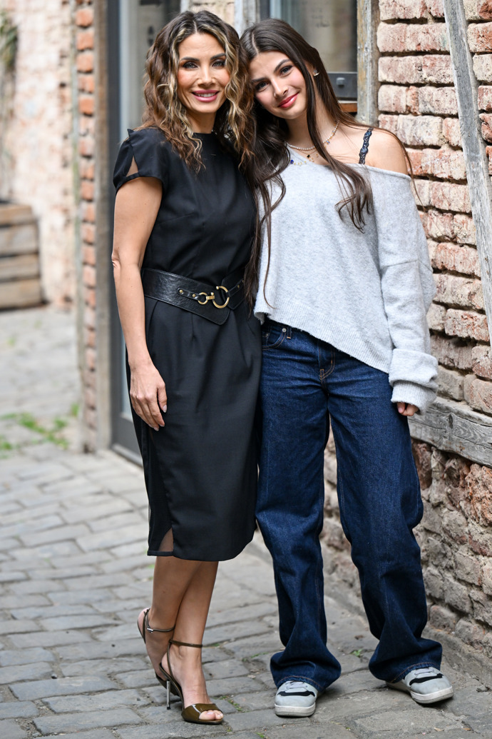 FOTO: Eva Decastelo a dcera Zuzana jsou si velmi podobné. – stránka 68