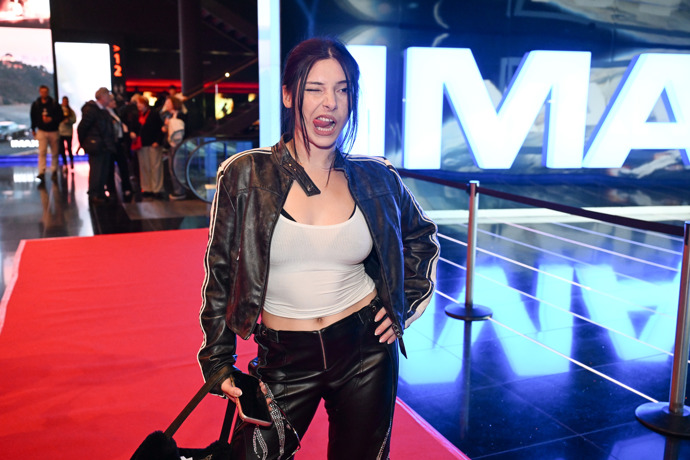 FOTO: Zpěvačka Pam Rabbit. – stránka 76