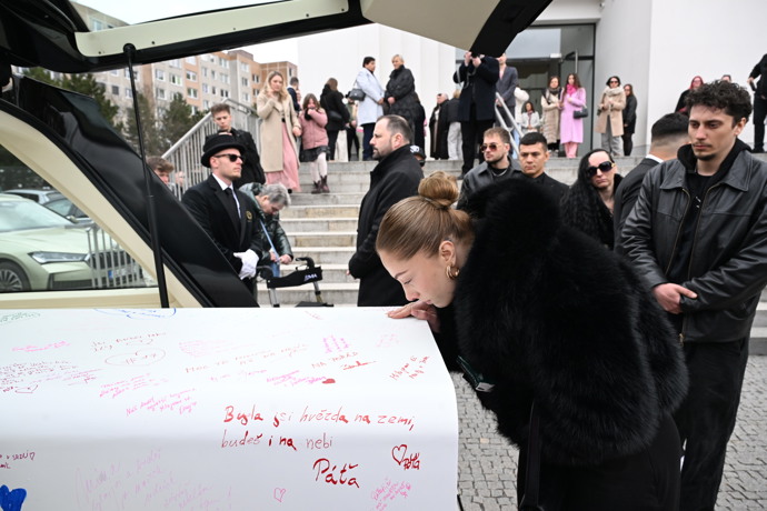 FOTO: Hanka Gelnarová se loučila s Mínou. – stránka 8