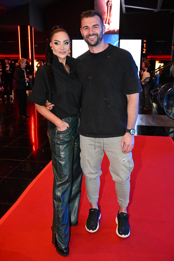 FOTO: Andrea Pomeje po boku svého partnera. – stránka 68