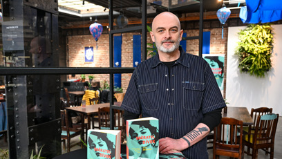 FOTO: Spisovatel René Decastelo.