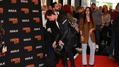 FOTO: Oskar Hes dorazil na premiéru filmu Michael.