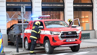 FOTO: Vyšetřování nehody pokračuje, ale podle mluvčího policie nebyla zjištěna žádná přítomnost alkoholu ani drog u řidičky.