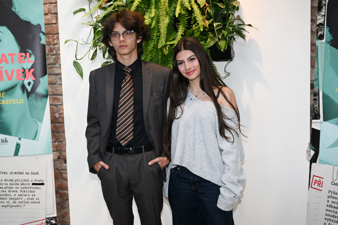 FOTO: Sourozenci Michael Decastelo a Zuzana Decastelo. – stránka 50