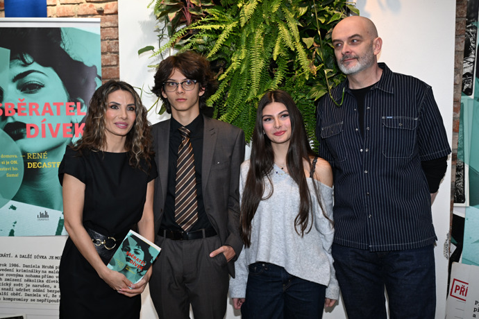 FOTO: René Decastelo se svými dětmi a ex manželkou. – stránka 48