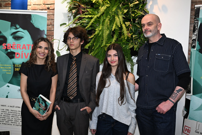 FOTO: Eva Decastelo s dětmi dorazila podpořit svého ex manžela Reného Decastela. – stránka 47