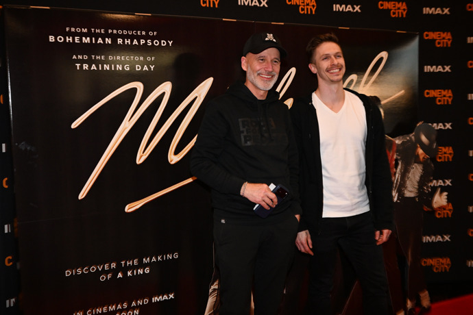 FOTO: Jan Musil dorazil po boku svého manžela. – stránka 50