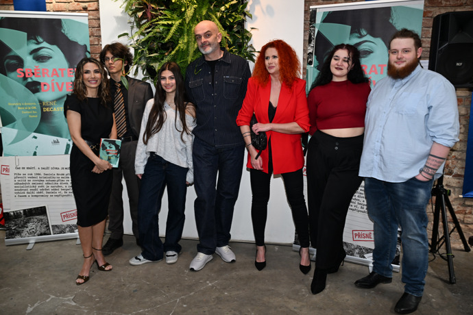 FOTO: Reného Decastela dorazila podpořit celá rodina. – stránka 45